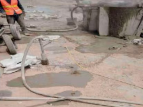 南岗水泥混凝土路面板底注浆技术 路面脱空注浆整治方案